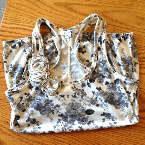 Adorable Grey Floral Summer Tank - Picture 1 of 3