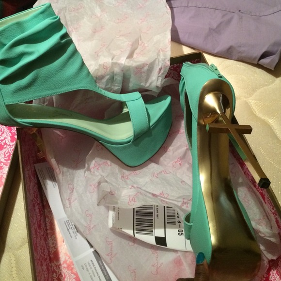 Green Priviliged shoes by JC Dossier