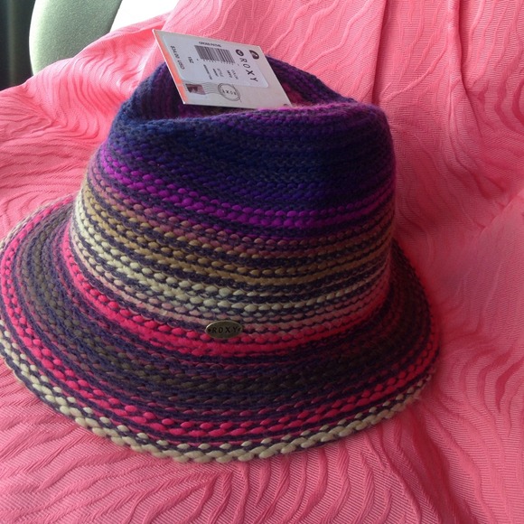 Roxy Accessories - Cross path Roxy hat