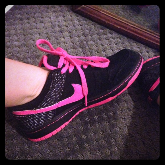 Nike 6.0 like brand new. Hot pink and black