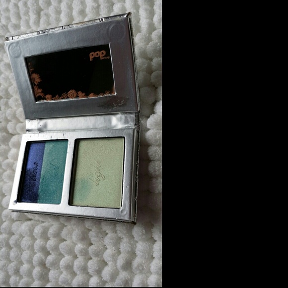 Pop beauty eye trio eyeshadow.