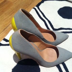 LAMB heels sz 9, fits like 8.5. Grey/yellow