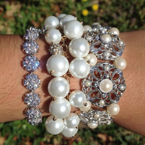 SOLD pear bracelet ❤️❤️🎀😄