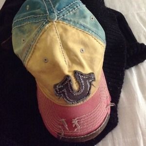 TRUE RELIGION HAT