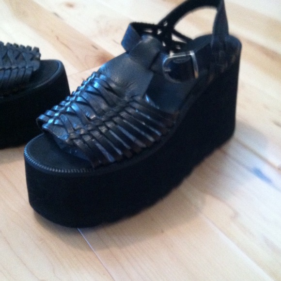 Shoes - Picture 2 of 4