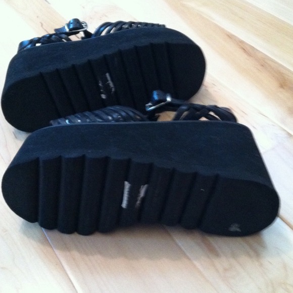 Shoes - Picture 4 of 4