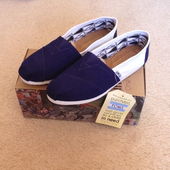 Navy and white TOMS
