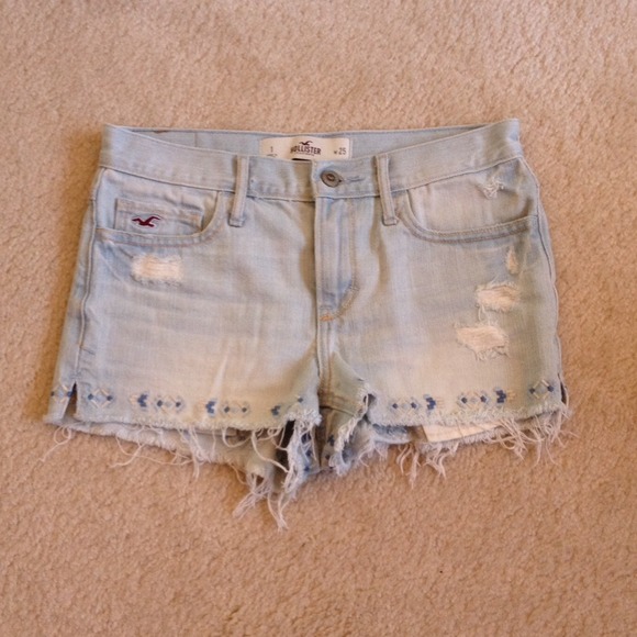❌ Traded ❌ Hollister Aztec printed shorts