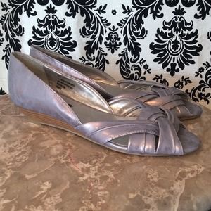 Bitten by Sarah Jessica Parker metallic sandals 7