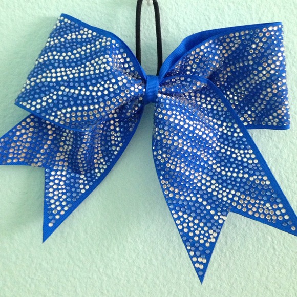 Cheer bow - Picture 2 of 2