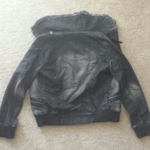 *SOLD* GUESS Jacket, dark grey denim & faux fur - Picture 4 of 4