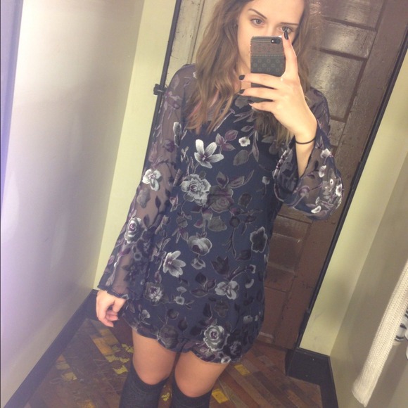 ✖️ SOLD ✖️ UO Shift dress