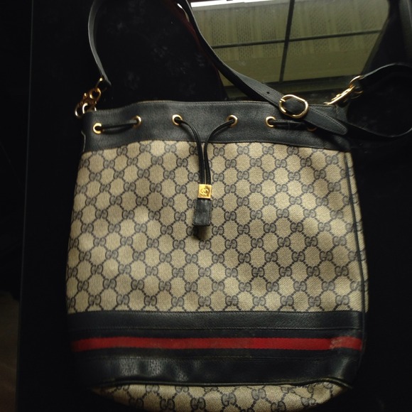 ⚡️FLASH SALE⚡️Authentic Vintage Gucci purse!