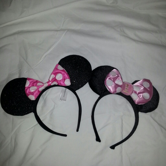 *SOLD* 2 Minnie mouse ears