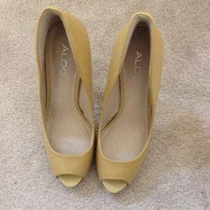 Aldo peep toe shoe