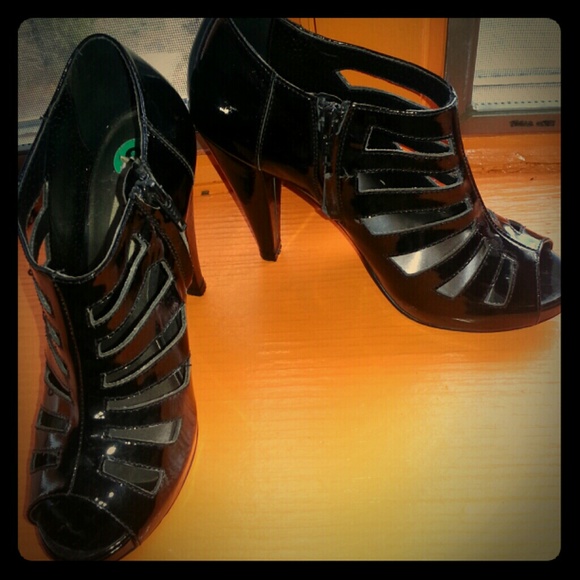Black Steve Madden Heals (price negotiable)