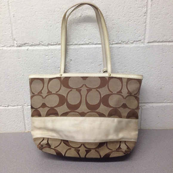 🎀SOLD🎀Coach Signature Print Tote - Picture 2 of 4
