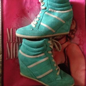 Wedge sneakers