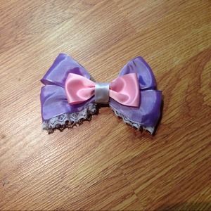 Disney's Tangled Hair Bow👑