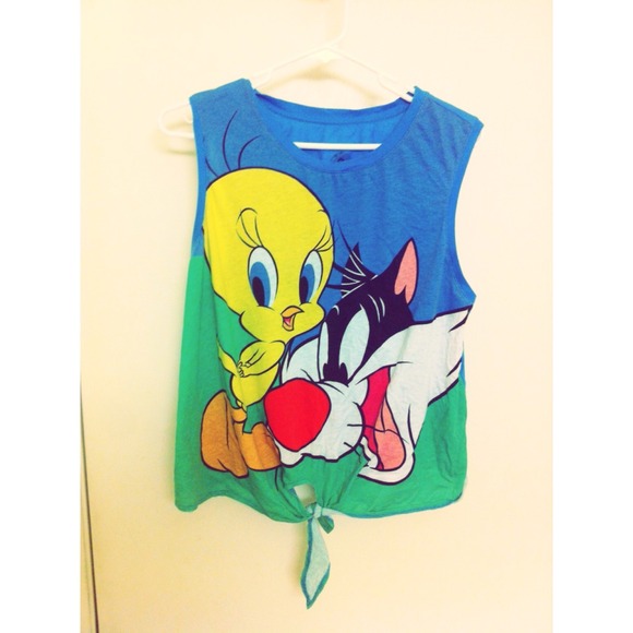 ❌SOLD❌Sylvester and Tweety knotted top