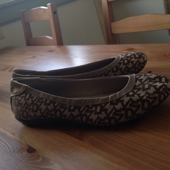 DKNY FLATS