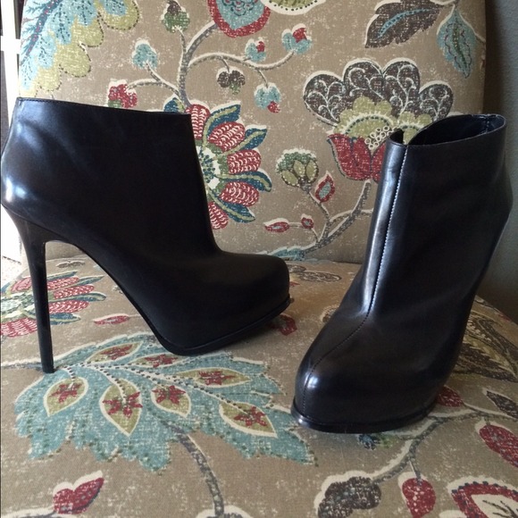 Aldo black booties size 39