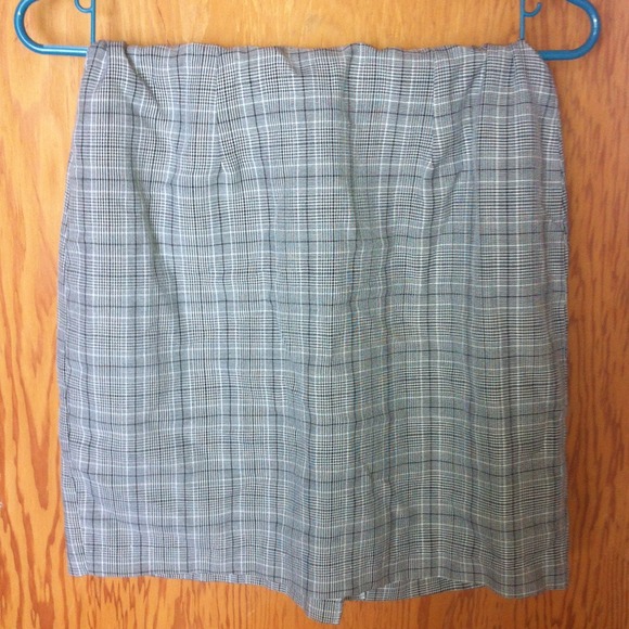 Grey Plaid Suit Jacket & Skirt - Picture 2 of 4