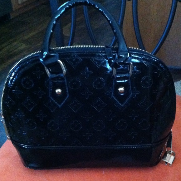 Black patent purse
