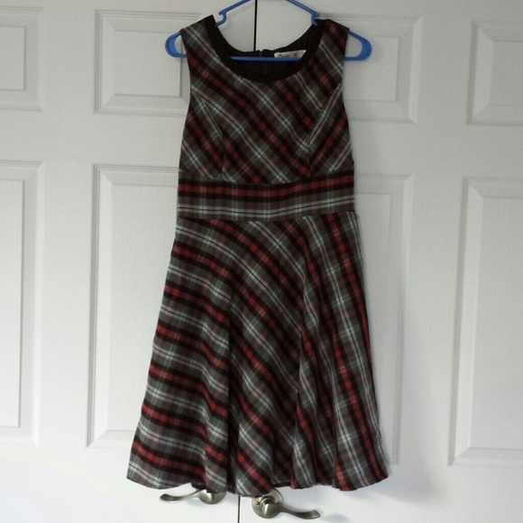 Sleeveless plaid dress!