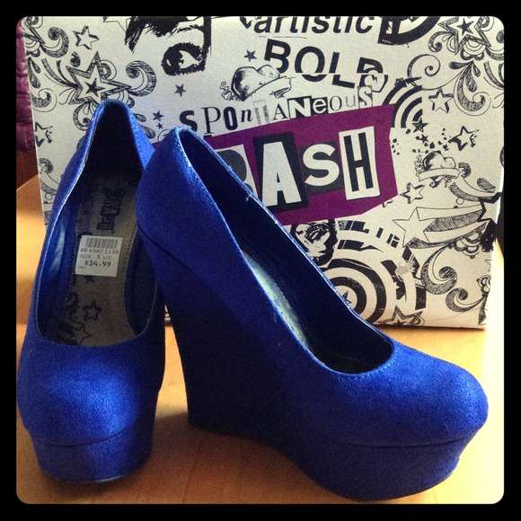👠brand new BRASH blue wedge! 💋🎀
