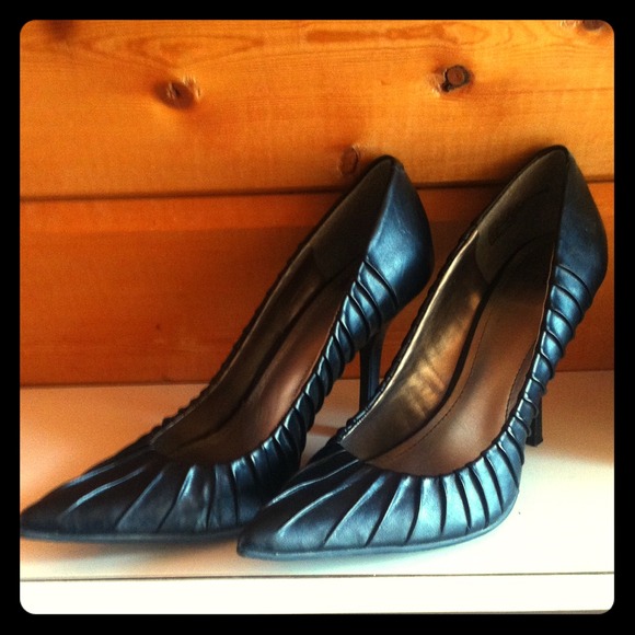 Elle Size 8 Black Heels