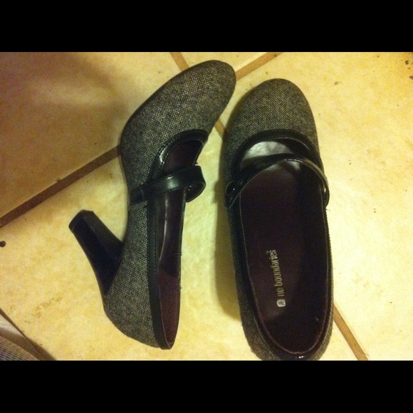 Maryjane style grey/blk heels - Picture 2 of 3