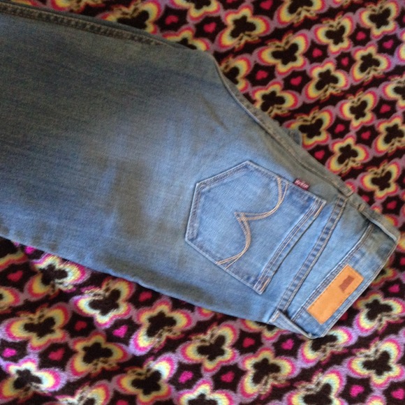 Levi's. Worn once. Size three, but fits too tight - Picture 2 of 2