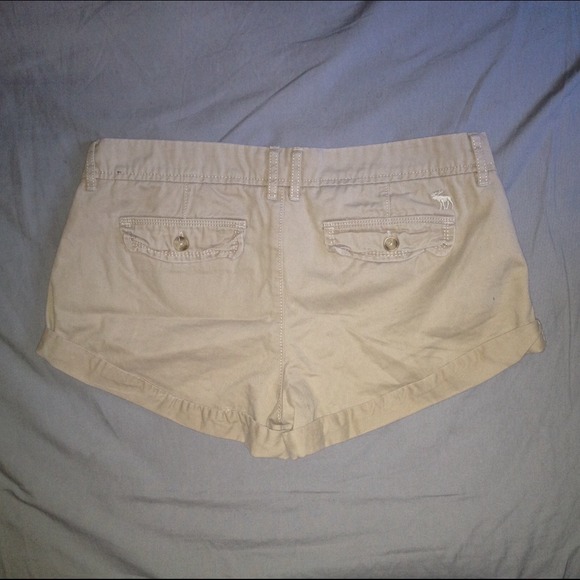 A&F Womens Cuffed Khaki Tan Beige Shorts W33 - Picture 2 of 4