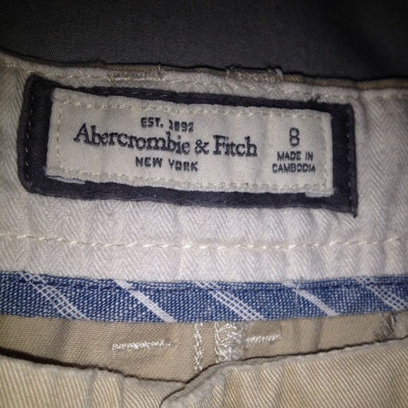 A&F Womens Cuffed Khaki Tan Beige Shorts W33 - Picture 3 of 4