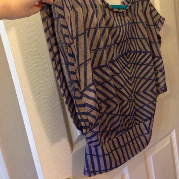 Amazing boutique top in perfect condition! - Picture 2 of 4