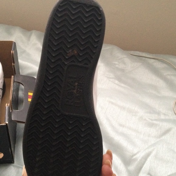 Shoes - Picture 2 of 4