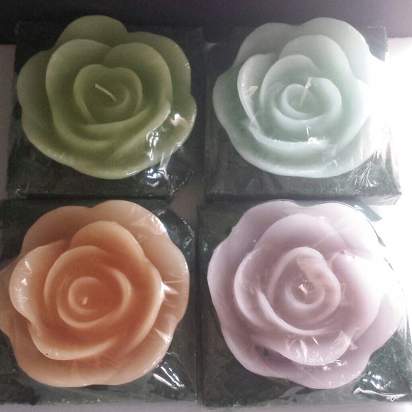 Pretty flower candle set.