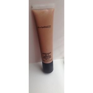NW 40 Mac Studio Sculpt Foundation