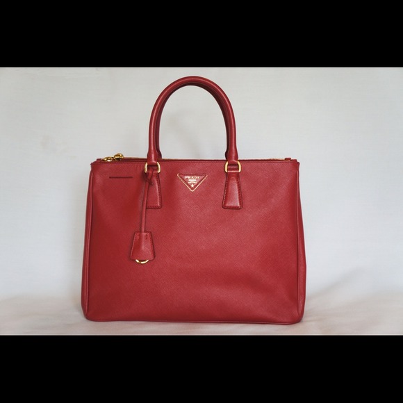 (SOLD)prada saffiano lux