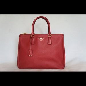 (SOLD)prada saffiano lux