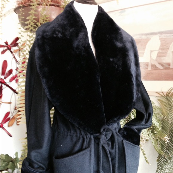 Jackets & Blazers - 🎉HP 10/24! 🎉 Gergeous dark blue wool