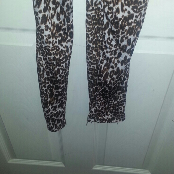 CHEETAH PRINT JUMPSUIT (FITTED) - Picture 4 of 4