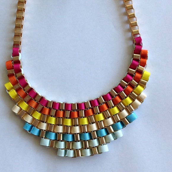Rainbow ribbon statement necklace - Picture 4 of 4