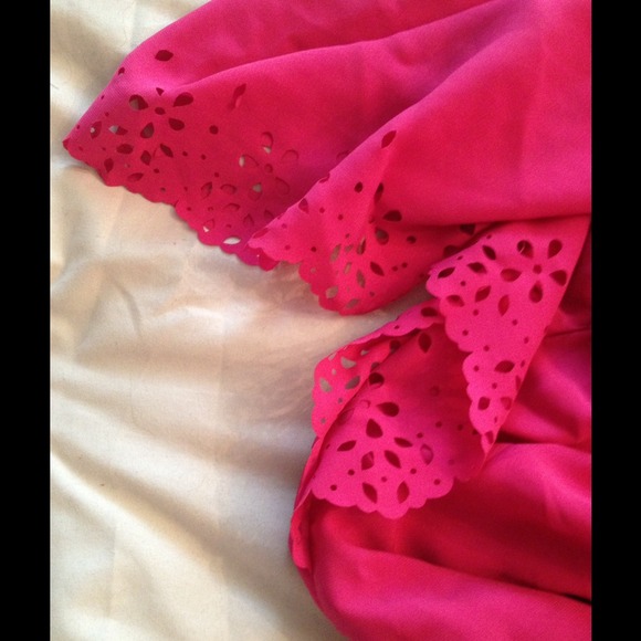 🎀 Lightweight Summer Batwing Top - Bright Pink 🎀 - Picture 3 of 4