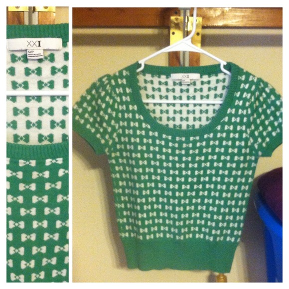 Forever 21 crop sweater top short sleeve - Picture 1 of 2