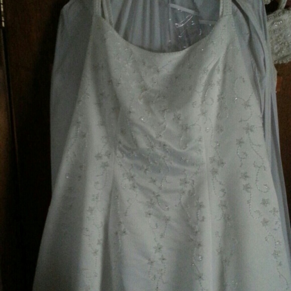 Wedding dress - Picture 1 of 4