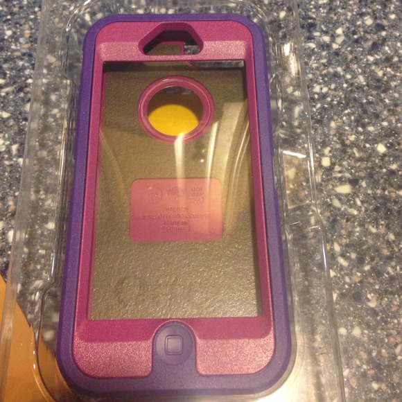 BRAND NEW OTTERBOX CASE FOR IPHONE 5/5s
