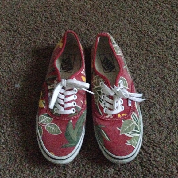 Hawaiian print vans👽