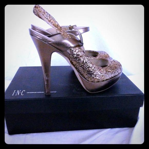 Gorgeous gold bronze high heels